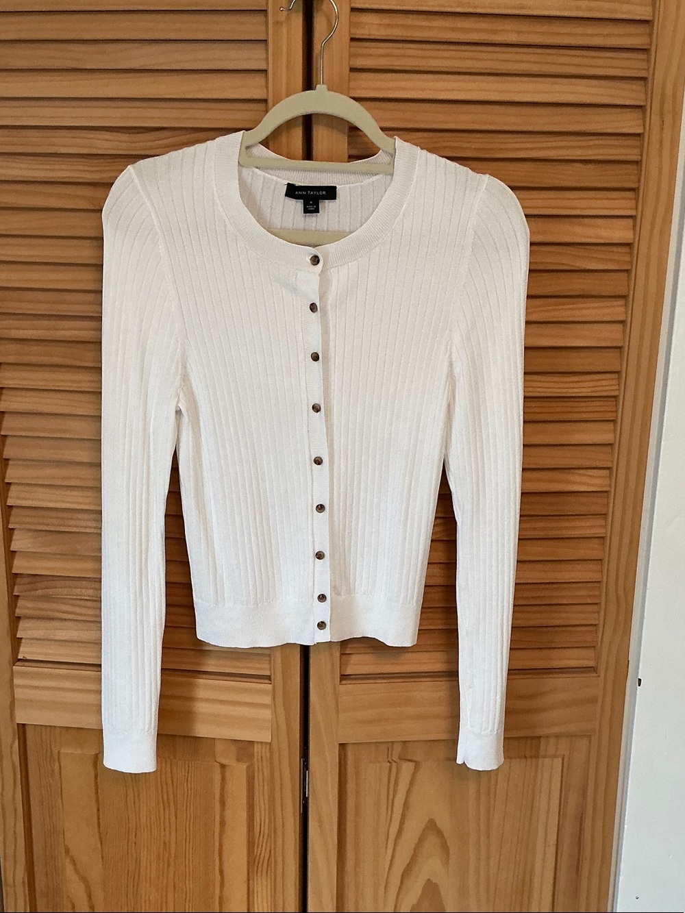 Ann Taylor Cream Ribbed Button-Front Long Sleeve Cardigan